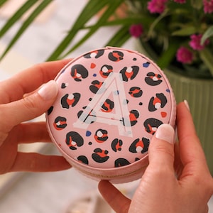 Portagioie rotondo personalizzato con stampa leopardata, portagioie personalizzato, portagioie da viaggio personalizzato, portagioie inciso personalizzato