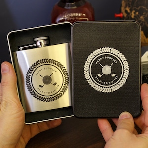 Lata de petaca de golf personalizada con lata a juego, petaca de golfista, regalos de golf para hombres, petaca para golfista, petaca de cadera grabada, petaca de 6 oz