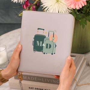 Custodia tecnologica personalizzata, regalo di viaggio per coppie, custodia per passaporto e tecnologia per matrimonio, custodia per accessori da viaggio, custodia per telefono con porta carte
