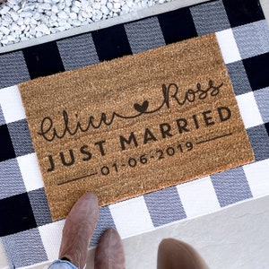 Personalisierte gerade verheiratet Fußmatte, benutzerdefinierte Fußmatte, personalisierte Fußmatte, Fußmatte im Freien, maßgeschneiderte Fußmatte, frisch vermähltes Geschenk, Wohnkultur