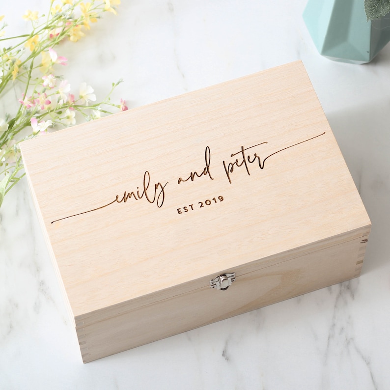 Nombres de parejas personalizados Caja de recuerdos de regalo de boda, Caja de recuerdos de madera personalizada, Caja de memoria de boda, Caja de memoria grabada, Regalo de pareja imagen 2