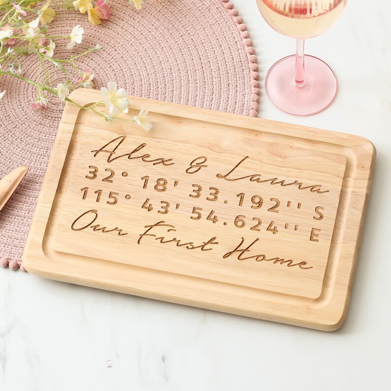 Personalisierte Koordinaten Schneidebrett, personalisierte Schneidebrett aus Holz, Schneidebrett Hochzeit Geschenk, Schneidebrett Holz Bild 1