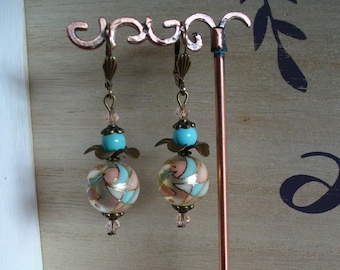 Boucles d'oreilles romantiques rose, bleues, blanches et bronze