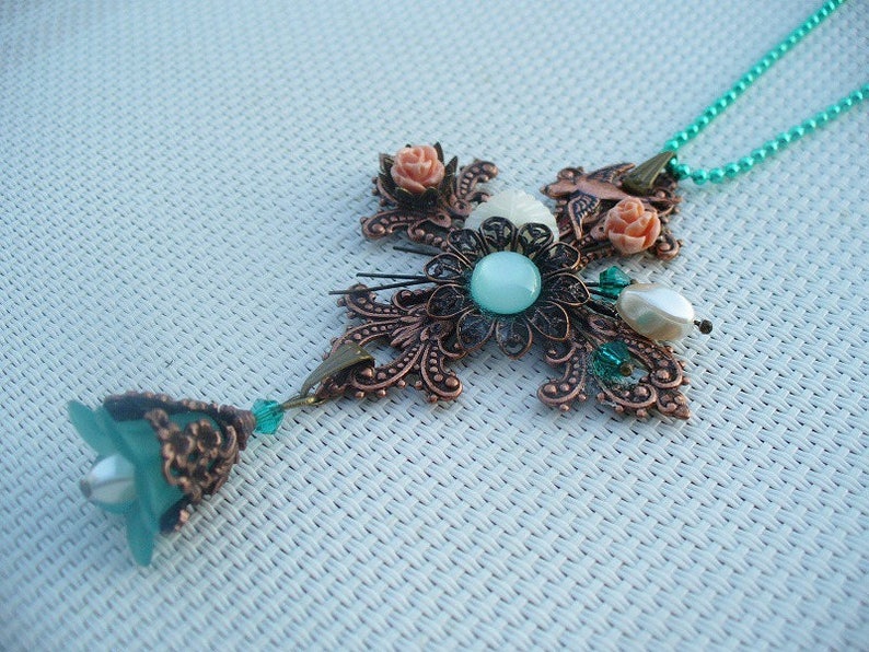 Pendentif chaîne cuivré, vert, corail et blanc image 3