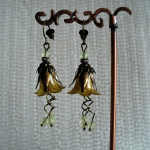 Boucles d'oreilles clochettes jaunes et bronze image 3