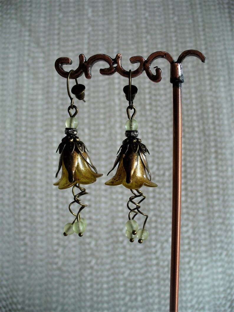 Boucles d'oreilles clochettes jaunes et bronze image 3