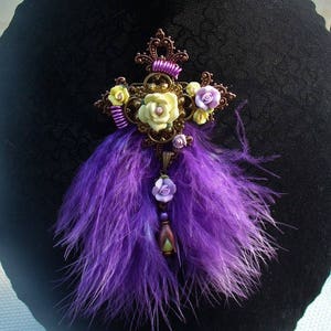 Broche cuivrée, violette et jonquille image 2