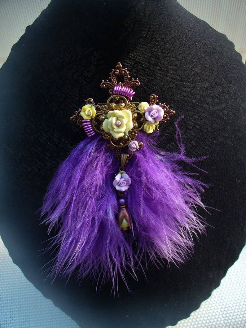 Broche cuivrée, violette et jonquille image 2