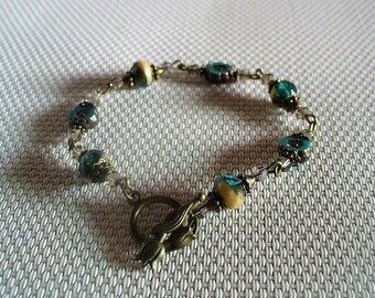 Bracelet romantique turquoise, crème et bronze