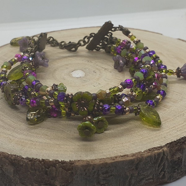 Bracelet multi rangs de cheville ou de poignet vert, rose, violet et doré