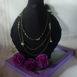 Romantic necklace 3 chains 3 rows bronze and green