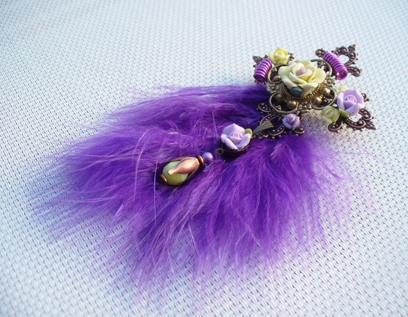 Broche cuivrée, violette et jonquille image 1