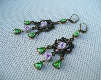 Boucles d'oreilles vertes, violettes et couleur bronze