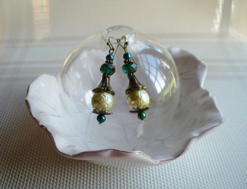 Boucles d'oreilles baroques vert pétrole, jonquille et et bronze image 2