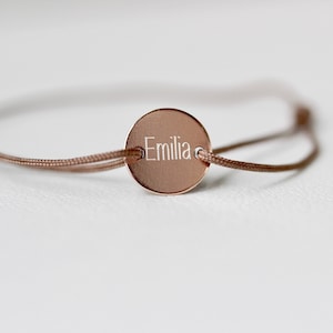 Freundschaftsarmband mit Gravur Namensarmband Gravurarmband Kindernamen Personalisiertes Armband Einheitsgröße Initialen minimalistisch dunkeltaupe