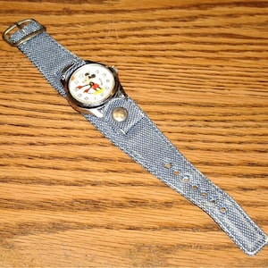 Vintage Kids Swiss Bradley Wind Up Walt Disney Mickey Mouse Watch (1) - WORKS