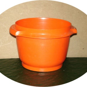 VINTAGE TUPPERWARE 886-10 5" ORANGE Round Servalier - Replacement Bowl Only