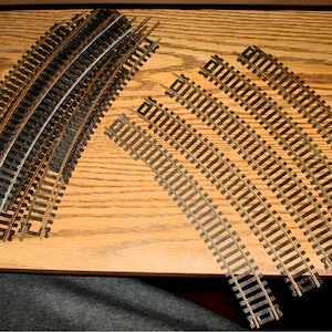 ATLAS - Lot of 15 - 18&quot;R - HO Curved Train Track