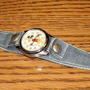 Vintage Kids Swiss Bradley Wind Up Walt Disney Mickey Mouse Watch (2) Needs TLC