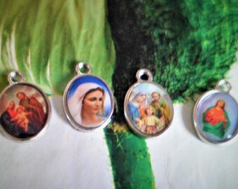 4 medals Catholic 2 medals Holy family, Mary, Jesus, size 15 x 10 mm, charms, pendants Ref: 07