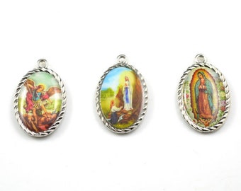 Saints' Medals x 1 Michael Archangel , Virgin of Lourdes, Virgin of Guadalupe Dimensions 29 x 20 mm Links 3 mm