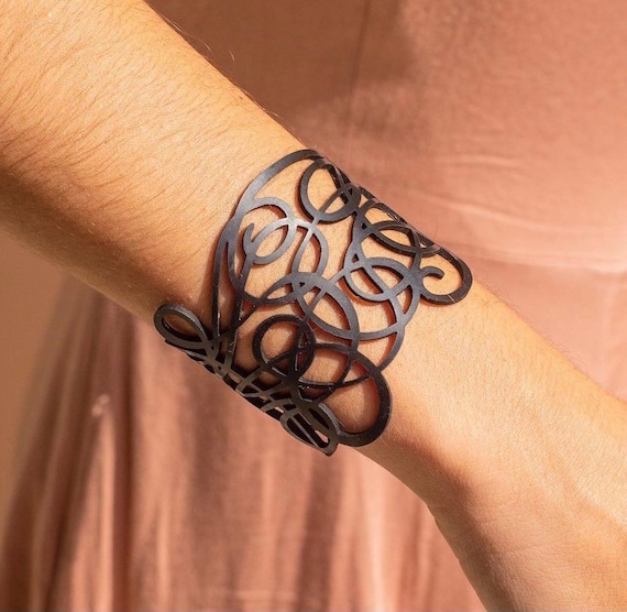 Hand bracelet design deals