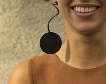 Boucles d'oreilles Twiggy en caoutchouc recyclé léger - par Design Tun