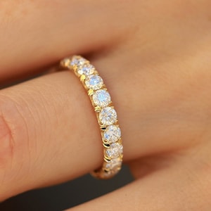 Aliança de casamento meia-eternidade em ouro 10k ou 14k com diamante cultivado em laboratório (CVD) de 1,1 ct ou moissanita e diamantes de 3 mm.