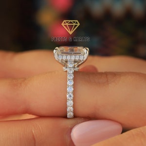 5 Karat Moissanit Verlobungsring mit verstecktem Heiligenschein, 11 x 9 mm Moissanit im Smaragdschliff, Weißgold, Gelbgold oder Roségold 11 x 9 mm