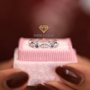 Aliança feminina Art Déco com topázio azul Londres, aliança vintage de 3/4 de eternidade com moissanita, anel de casamento com ponto marquise em ouro maciço de 10K ou 14K.