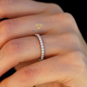0.50ct Eternity Band Moissanit Ehering, volle Eternity Runde Gemeinsame Prong Ehering Damen Jubiläumsband in 14K solidem Weißgold
