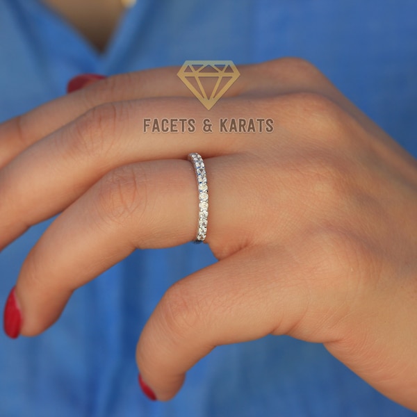 Weißer Saphir Halbe Eternity Ehering, 0.50 Karat Stapelbarer Brautring aus 10K oder 14K Gold