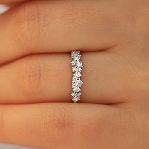 Anello a grappolo in oro bianco massiccio con diamanti sintetici o moissanite, regalo di anniversario per lei, anello da indossare sulla mano destra, disponibile in oro 10 carati o 14 carati.