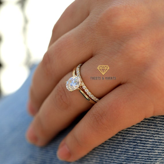 Solitaire Oval Moissanite Ring Rose Gold Diamond Matching Ring Set