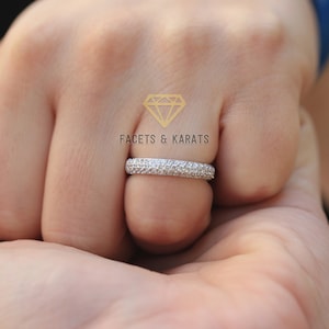 Anello nuziale con micro pavé per donna, anello per anniversario in oro bianco massiccio 14K disponibile in oro giallo e oro rosa di Facets and Karats