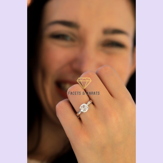 Bague De Fiançailles 3 Pierres 1.80 Carat En Or Blanc 14k - Marque Charles & Colvard - Neuf Sans Boîte