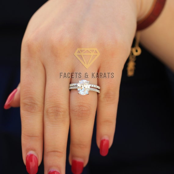 Buy Oval Shaped Engagement Ring and Wedding Band Bridal Set in 18k