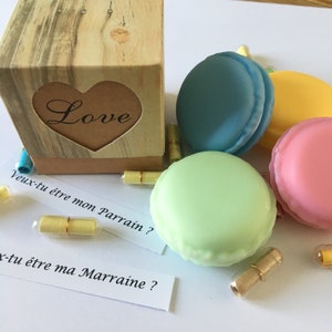 Surprise Macaron - Ideal for making an announcement: Witness, Godfather, Godmother