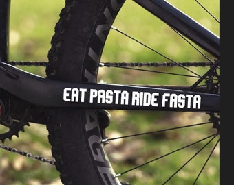 Décalcomanie en vinyle Eat Pasta Ride Fasta / Stickers pour tube supérieur / Décalcomanies de cadre de vélo / Citations de cyclistes / Stickers VTT / Vélo de route / Accessoires de cyclisme