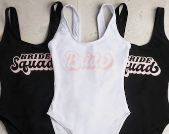Braut Badeanzug Bride Squad Jeder Text PADDED Badeanzug | Badeanzüge nach Maß | High Cut One-Piece High Cut Badeanzüge Urlaub Flitterwochen