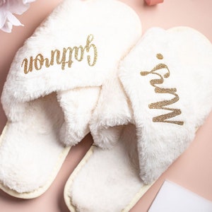 Personalized Bridal Slipper Bridesmaid Gifts Bridal Shower Wedding Bridesmaid Fluffy Bachelorette Hen Fluffy Slippers birthday Gifts