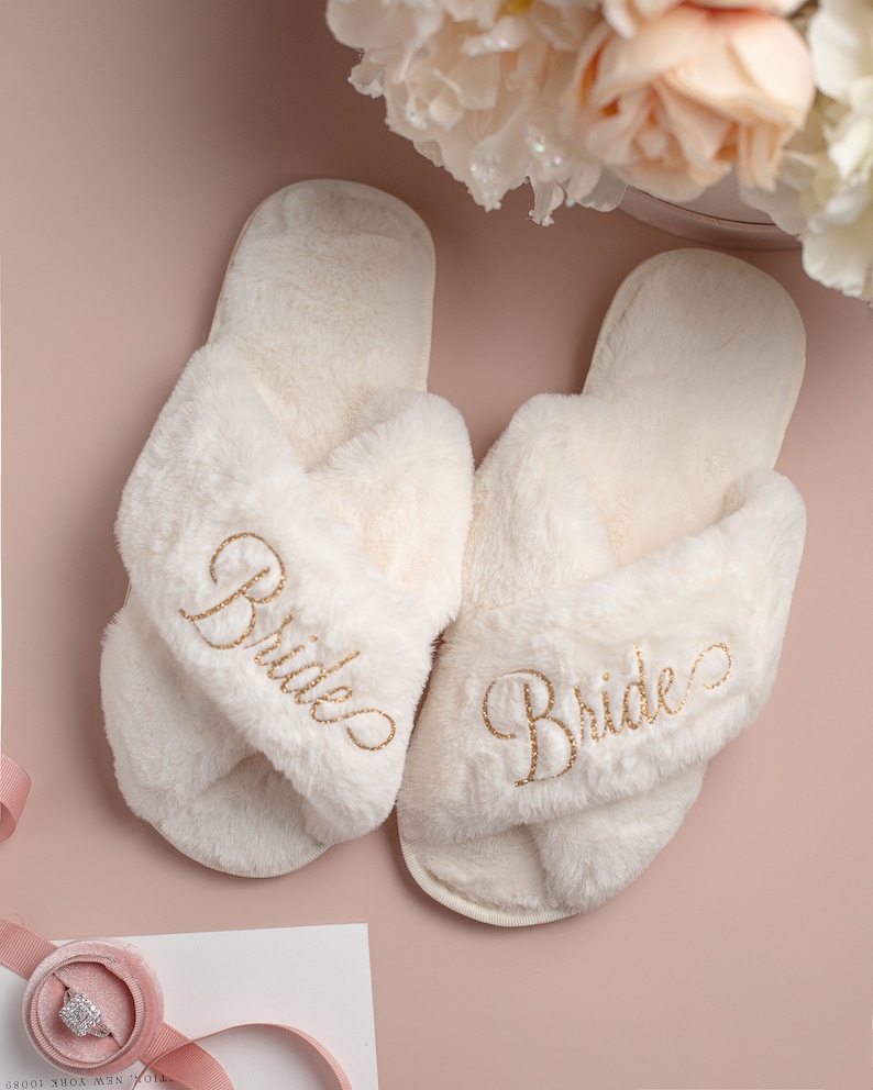 Personalized Bridal Slipper Bridesmaid Gifts Bridal Shower Wedding Bridesmaid Fluffy Bachelorette Hen Fluffy Slippers Christmas Gifts 