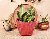 Red chippy vintage basket planter. Rattan painted barn red. Excellent condition. 10 inch basket.