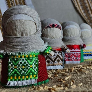 Poupée Motanka UNIQUE, faite main, poupée de graines de pavot, succès et réalisation de ses souhaits Chaleur familiale, brodée, cadeau pour elle de Pâques