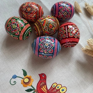 1 Piece Easter wooden eggs, Ukrainian traditional pysanky, Hand painted ornament eggs, Ukraine souvenir and gift Hand made painting