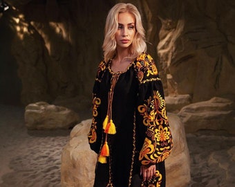 Ukrainische Vyshyvanka Leinenkleid Boho, schwarzes Kleid, folkloristisches besticktes Leinen Abaya besticktes Kleid Kaftan mexikanisches Kleid