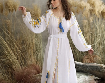 Haftowana lniana sukienka maxi: biała suknia ślubna Boho Vyshyvanka