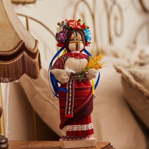 UNIQUE Motanka Doll "invincible" Ukraine Seller Handmade on Wood Stend ...