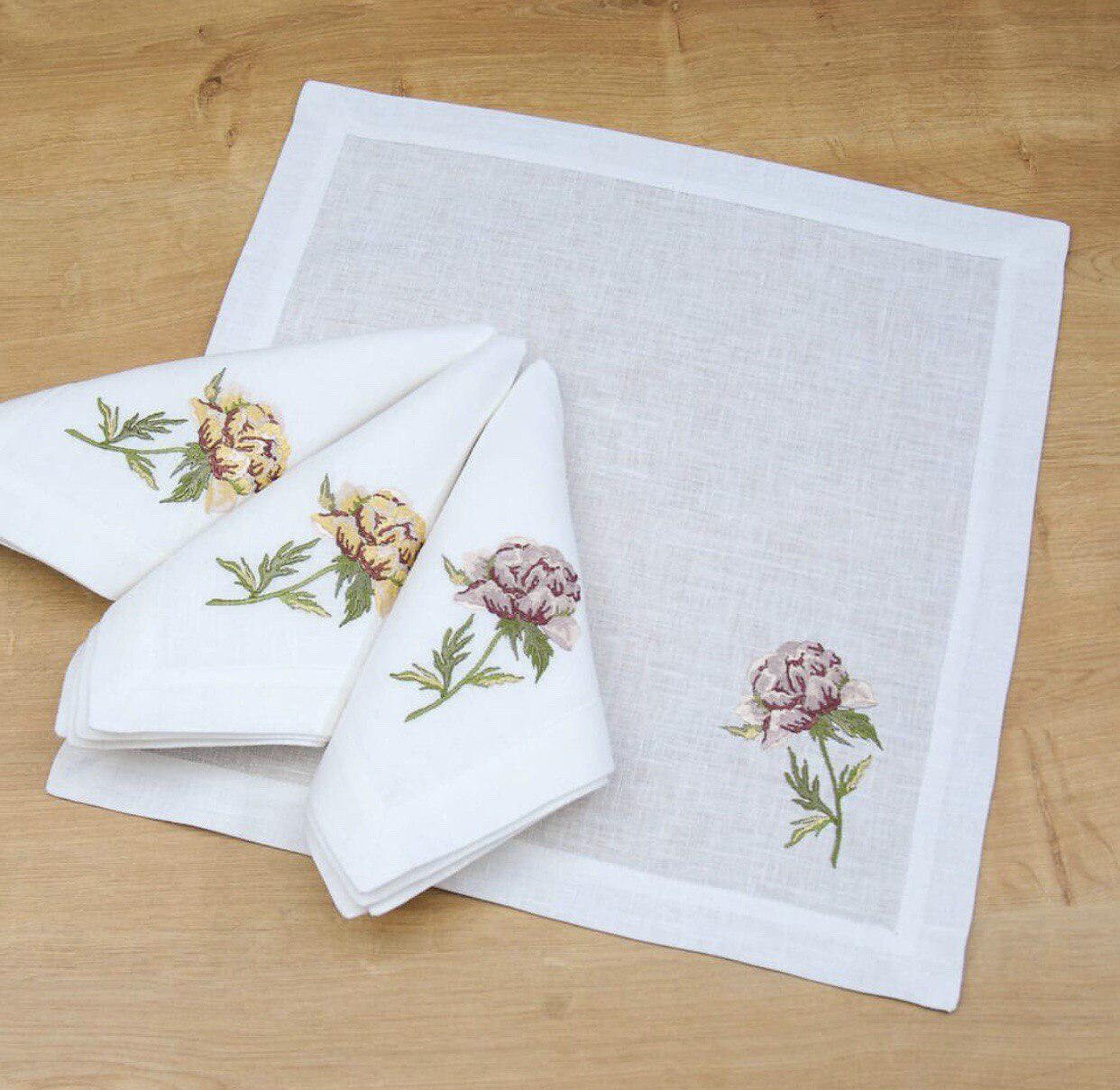 新品　刺繍テーブルクロス　ナプキン4枚 テーブルクロスセット 90×90cm + ナプキン4枚、刺繍入りテーブルクロス
