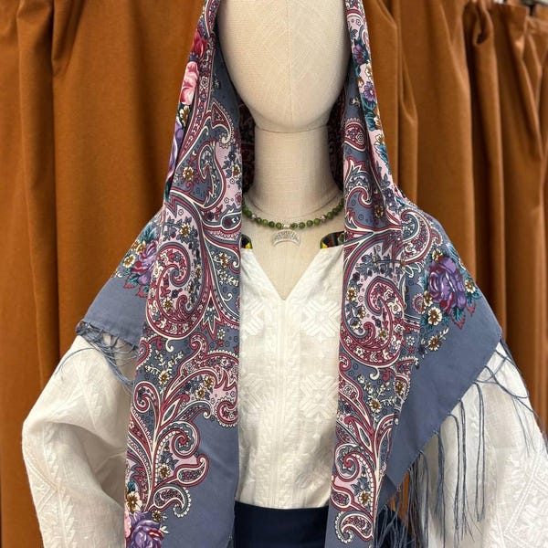 Grauer Schal Größe: 120 * 120 cm Ukrainischer Schal 80% Wolle, Tochter Schal Blume, Geschenk für Frau, Geschenk für Mutter, Geschenk für Weihnachten